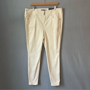 Torrid Super Soft Jegging 16R High Rise 3 Button Skinny Cream NWT